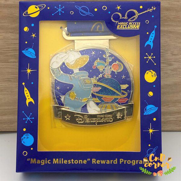 Pin 徽章 Magic Milestone Reward Program Pin Jumbo Donald 獎賞行計劃大徽章唐老鴨 Disney Member Exclusive 迪士尼會員限定